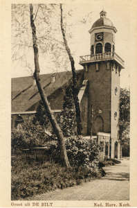 8278 Gezicht op de toren en een gedeelte van het schip van de N.H.-kerk te De Bilt uit het noorden.
